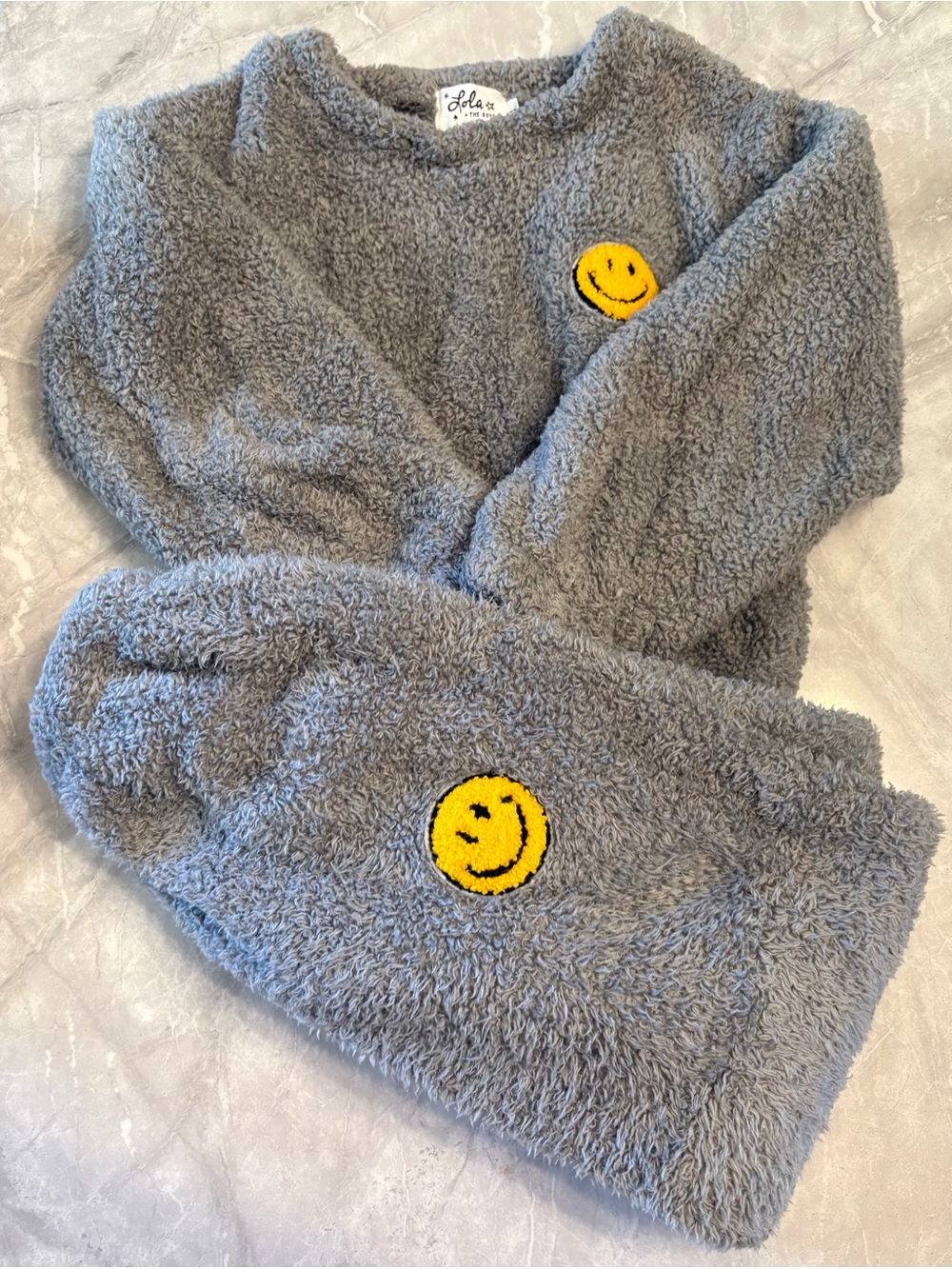 Lola + The Boys Gray Fuzzy Two-Piece Set with Yellow Smiley Patches Size 4